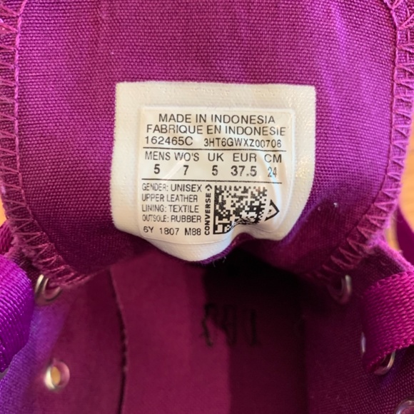 New Converse suede leather low tops, size 5 kid's/7 women's - Picture 3 of 3